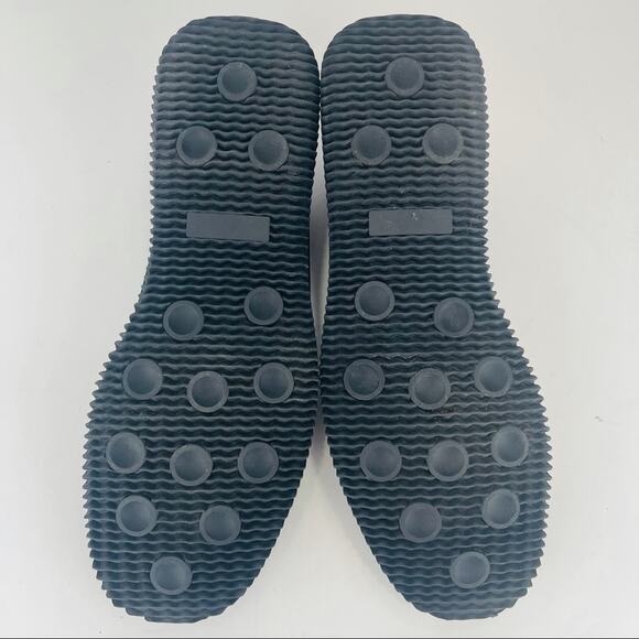 St. John's Bay Women Classic Sneaker Sz 8 Green Suede Slip-On Cushioned Footbed - Picture 7 of 16